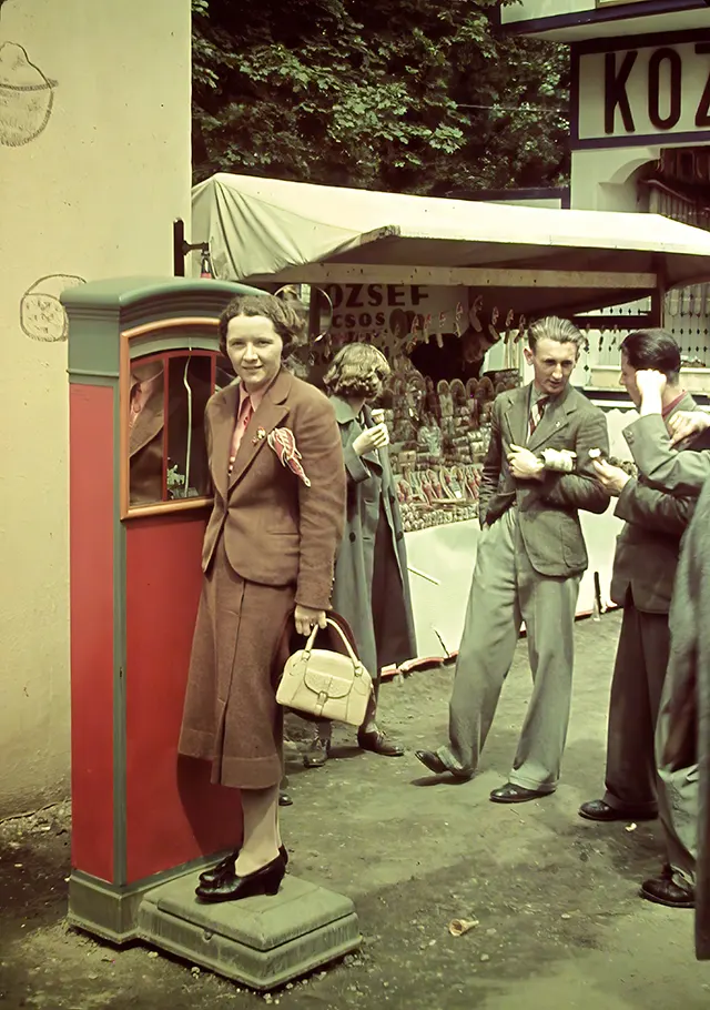 Fascinating Color Photographs Portray Everyday Life in Budapest Between 1939 and 1944