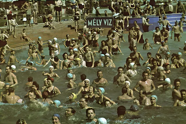 Fascinating Color Photographs Portray Everyday Life in Budapest Between 1939 and 1944