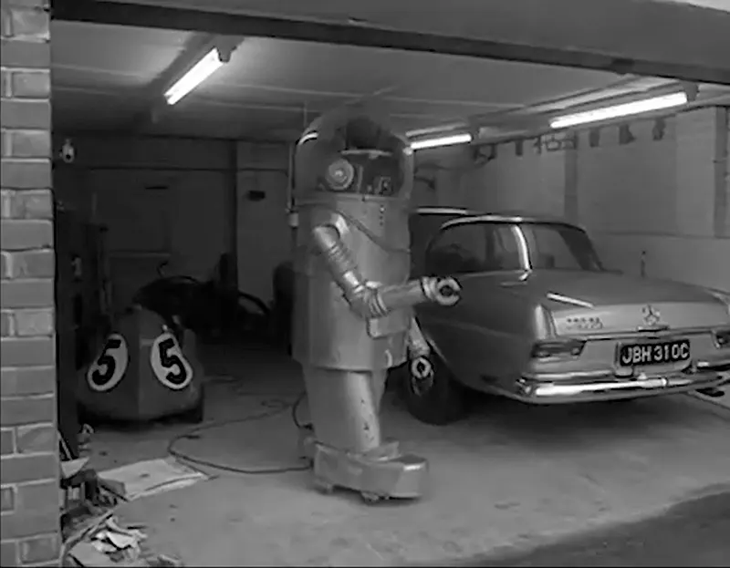 Tinker the Robot: England's Real-Life Housekeeping Robot