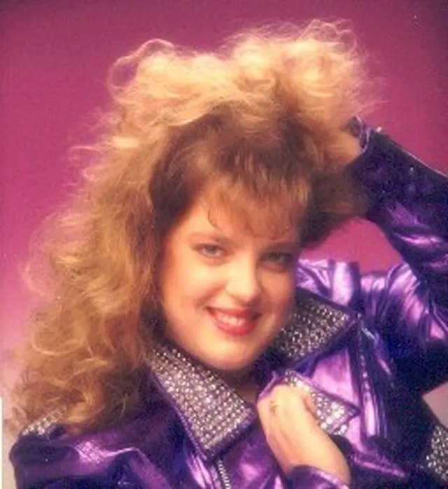 Hilarious Studio Portraits from the 1980s and 1990s