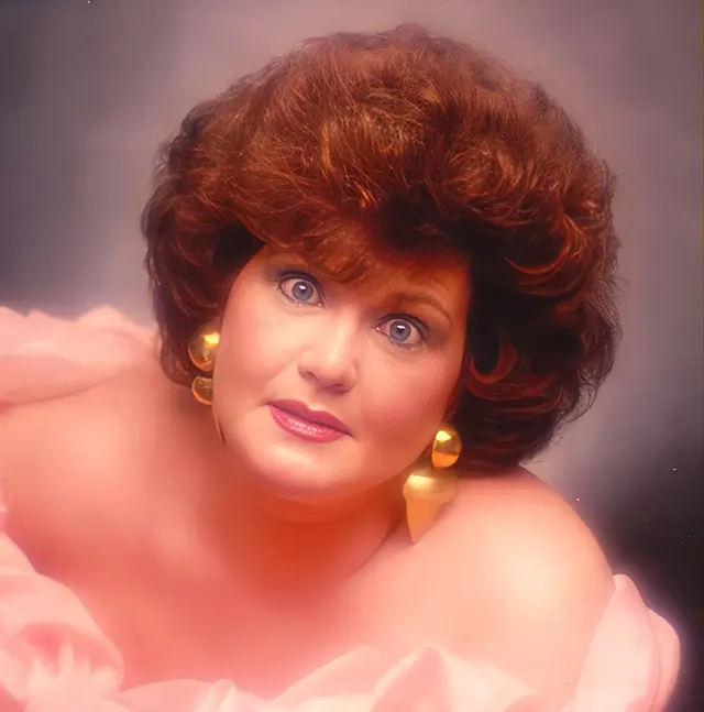 Hilarious Studio Portraits from the 1980s and 1990s