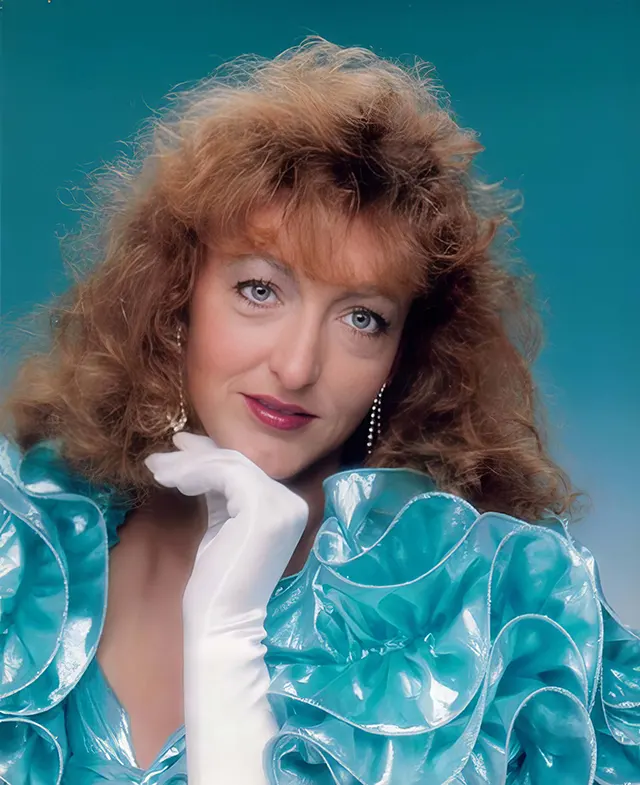 Hilarious Studio Portraits from the 1980s and 1990s