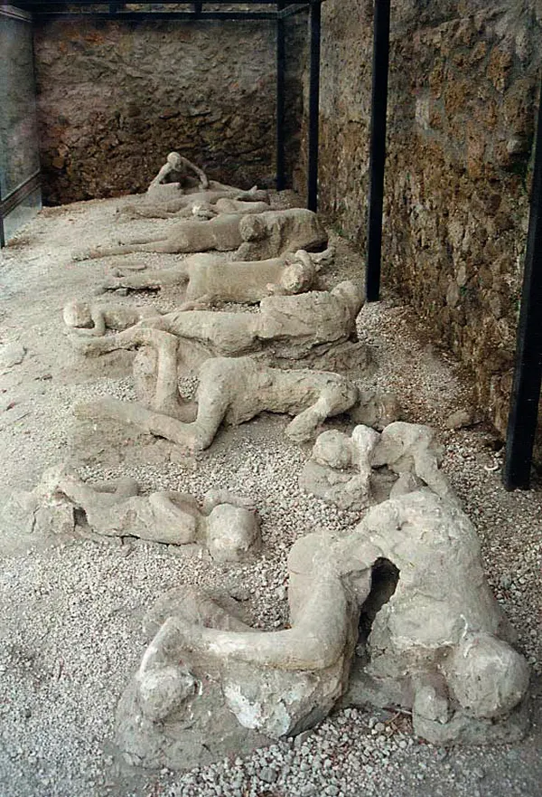  The Garden of the Fugitives: plaster casts of victims still in situ; many casts are in the Archaeological Museum of Naples.