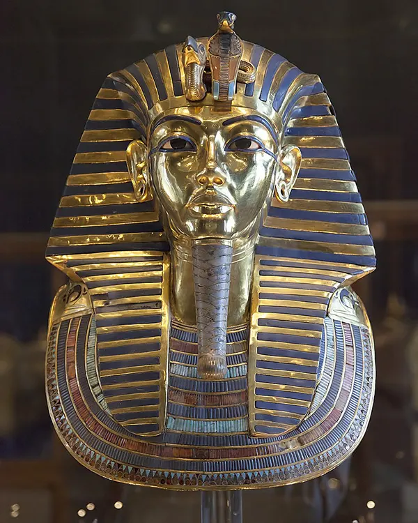 Tutankhamun's tomb was provided with vast quantities of wealth, such as the mask of Tutankhamun.