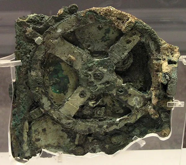 The Antikythera mechanism (fragment A – front and rear); visible is the largest gear in the mechanism, about 13 cm (5 in) in diameter.
