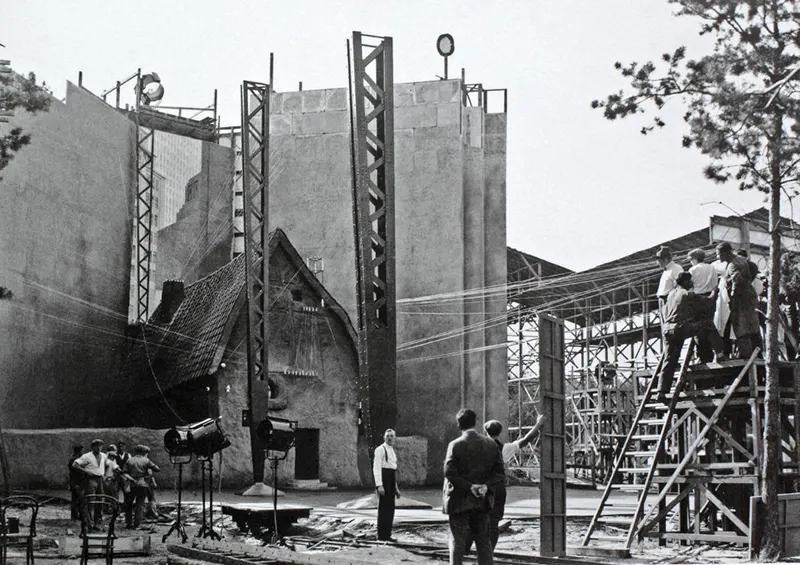Behind the Scenes of Metropolis (1927)