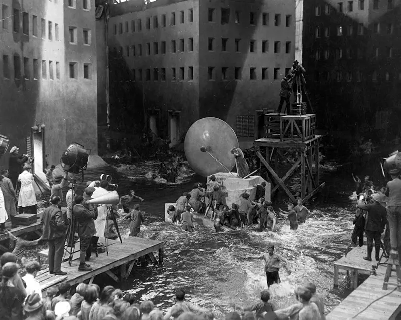 Behind the Scenes of Metropolis (1927)