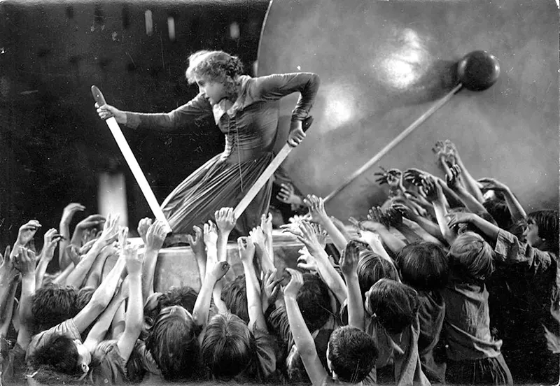 Behind the Scenes of Metropolis (1927)
