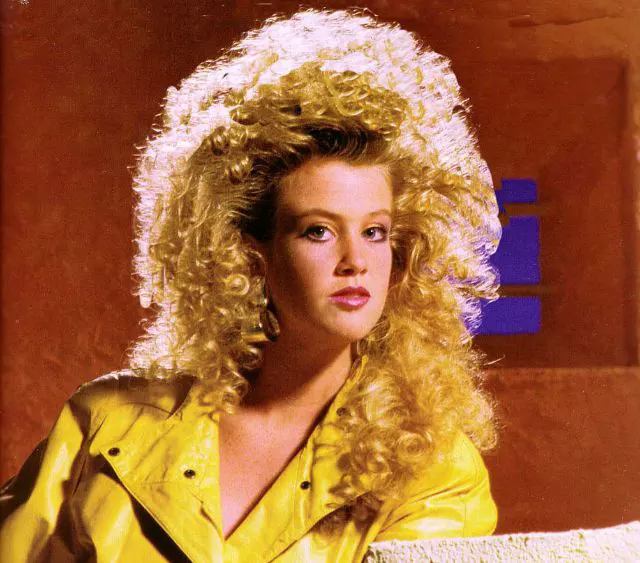Big Hair Fashion for Women in the 1980s 