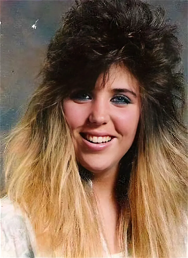 Big Hair Fashion for Women in the 1980s 
