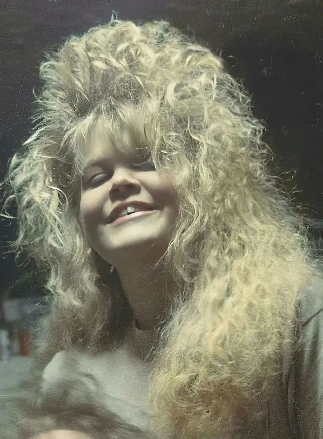 Big Hair Fashion for Women in the 1980s 