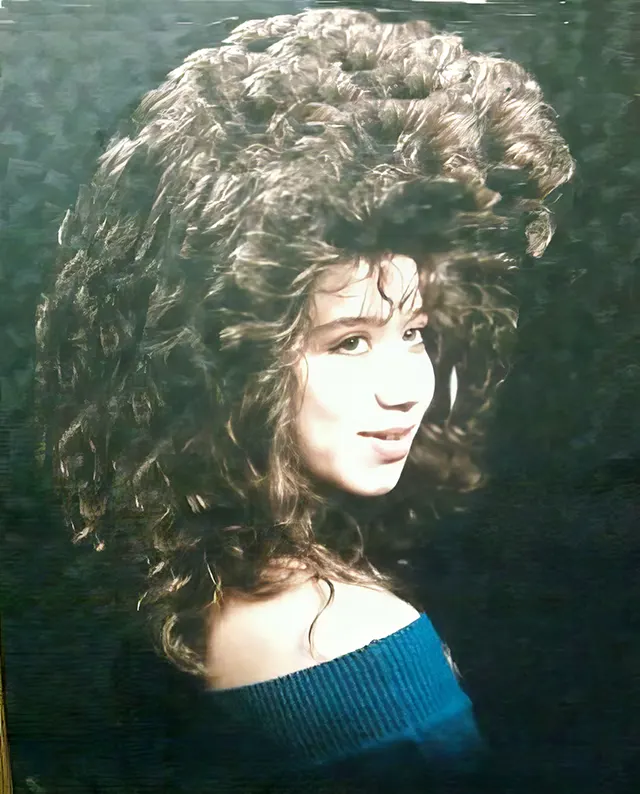 Big Hair Fashion for Women in the 1980s 