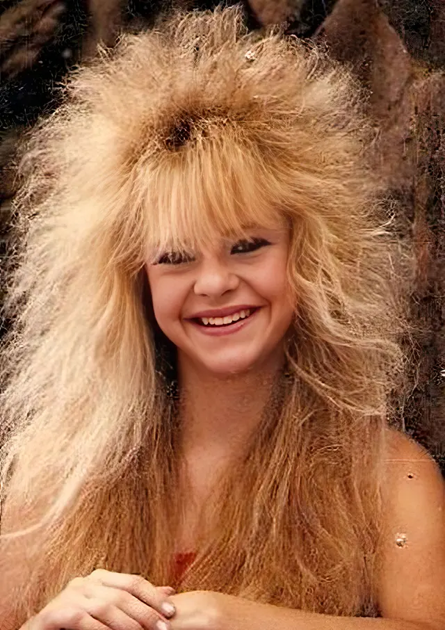 Big Hair Fashion for Women in the 1980s 