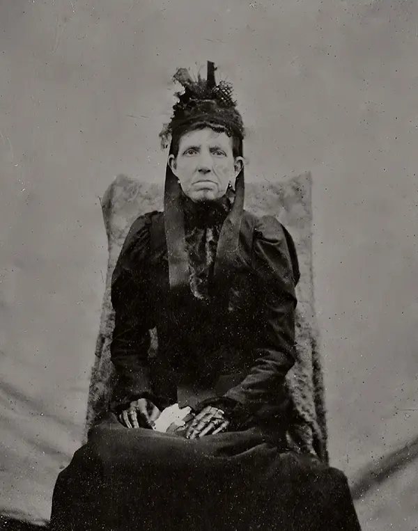 Victorian Widows in Mourning Old Photos