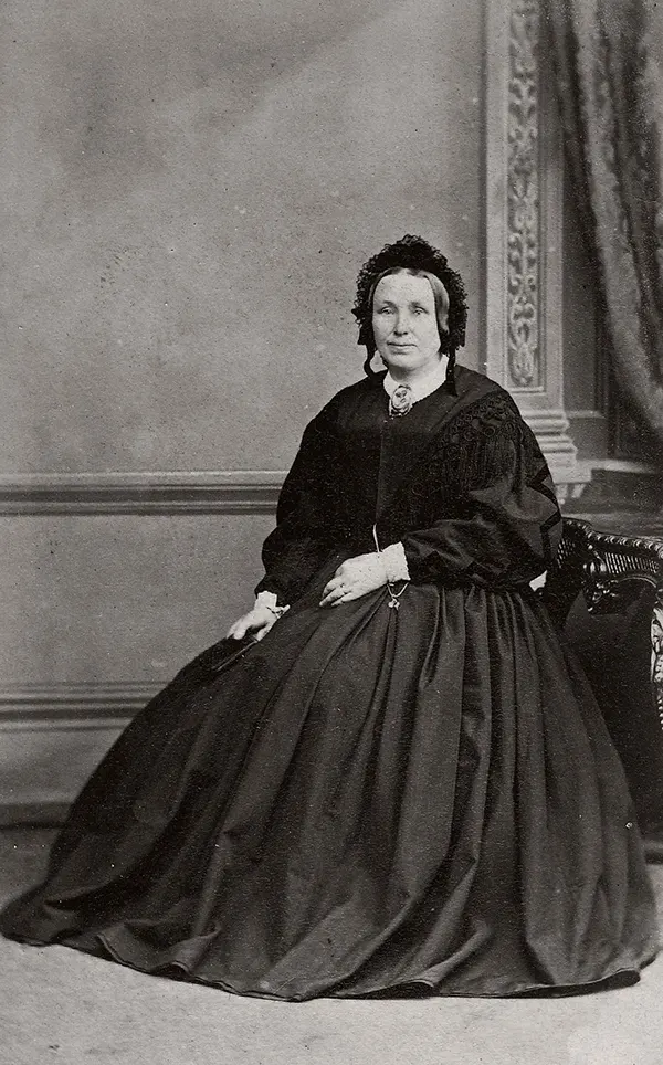 Victorian Widows in Mourning Old Photos