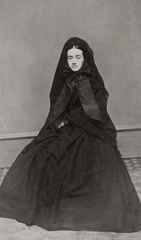 Victorian Widows in Mourning Old Photos
