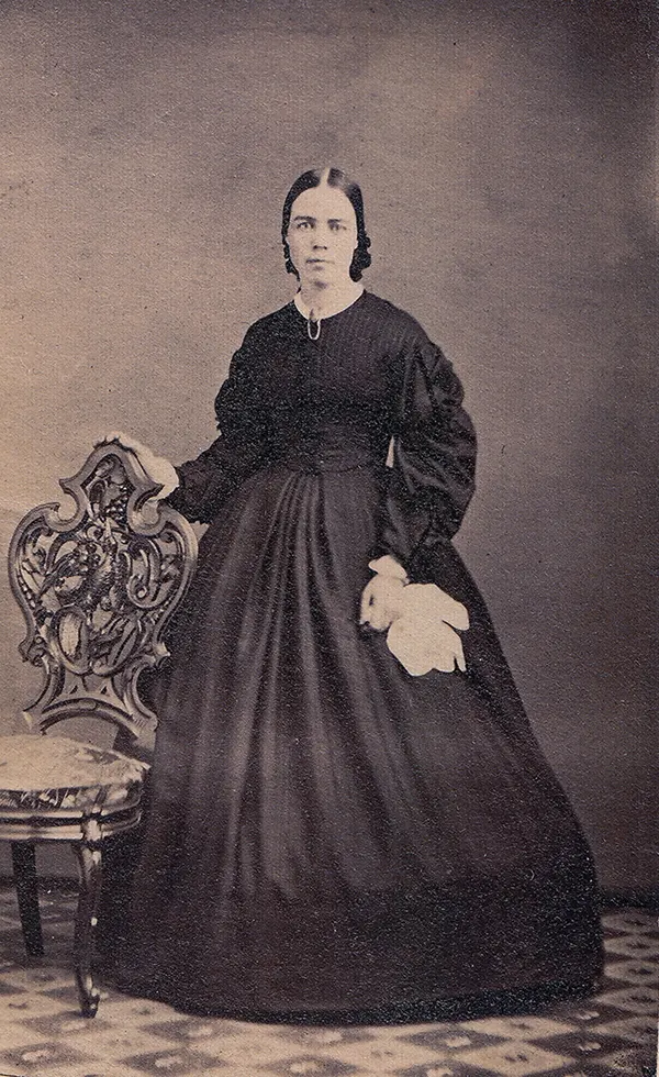 Victorian Widows in Mourning Old Photos