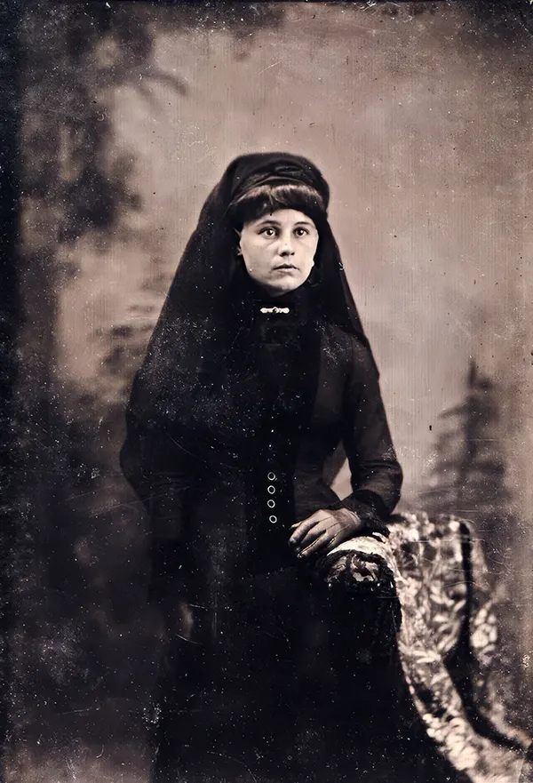 Victorian Widows in Mourning Old Photos
