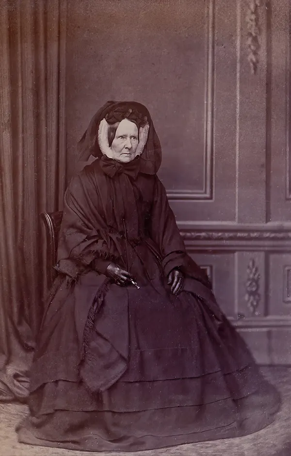 Victorian Widows in Mourning Old Photos