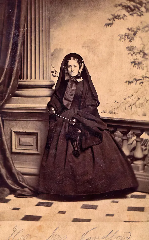 Victorian Widows in Mourning Old Photos