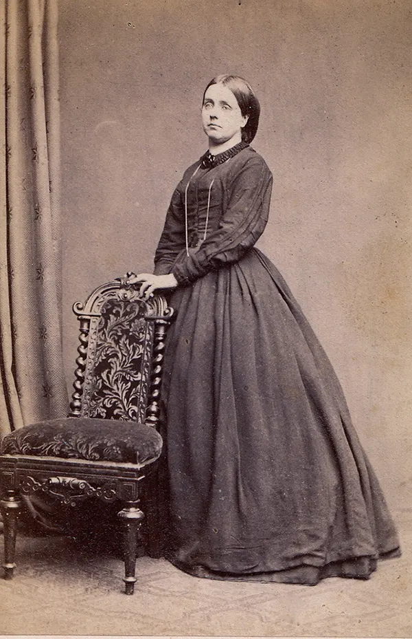Victorian Widows in Mourning Old Photos