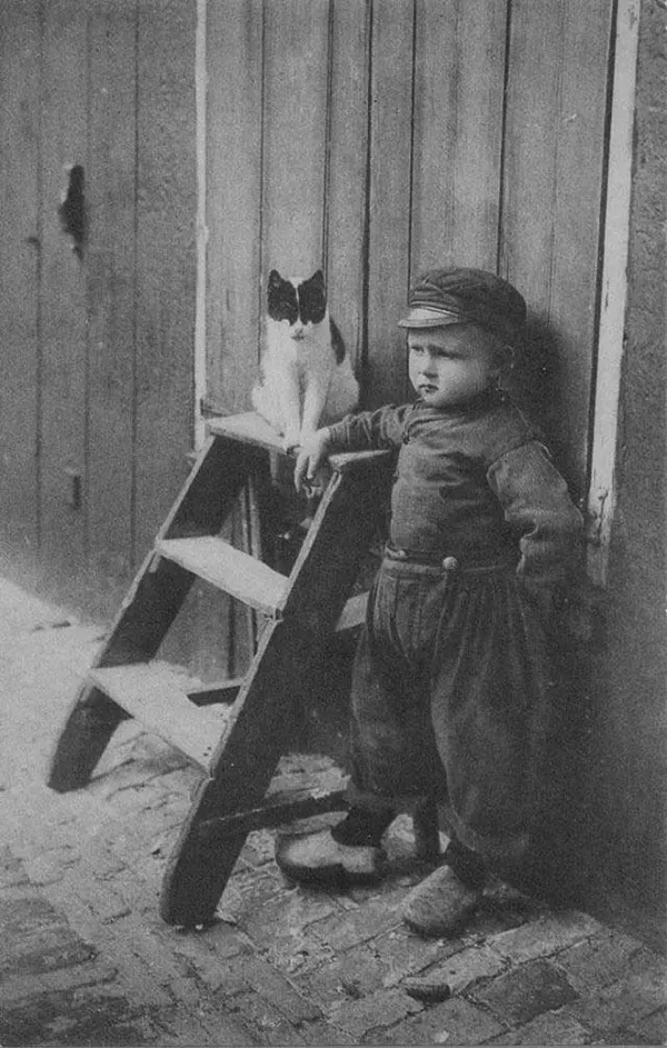 Adorable Photos of People and Their Cats from the early 20th century
