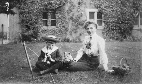 Adorable Photos of People and Their Cats from the early 20th century