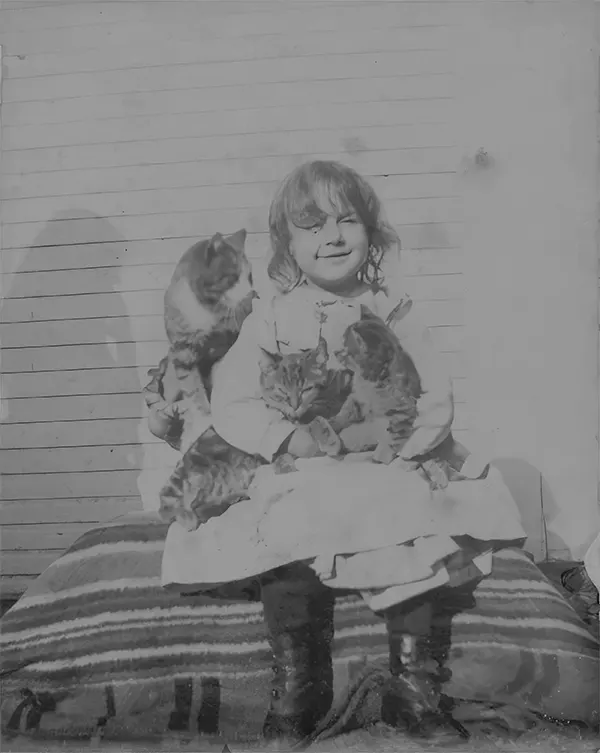 Adorable Photos of People and Their Cats from the early 20th century