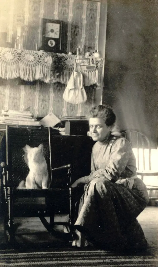 Adorable Photos of People and Their Cats from the early 20th century