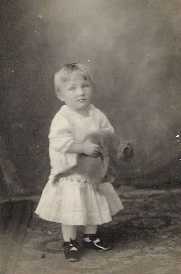 Adorable Photos of People and Their Cats from the early 20th century