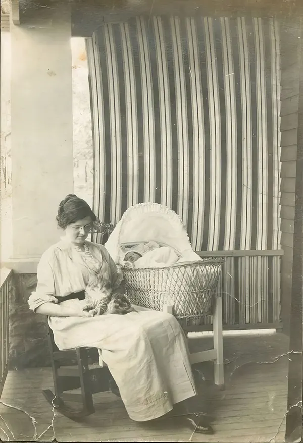 Adorable Photos of People and Their Cats from the early 20th century