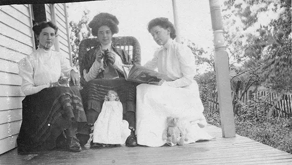 Adorable Photos of People and Their Cats from the early 20th century