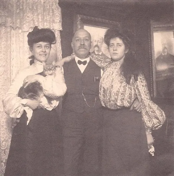 Adorable Photos of People and Their Cats from the early 20th century