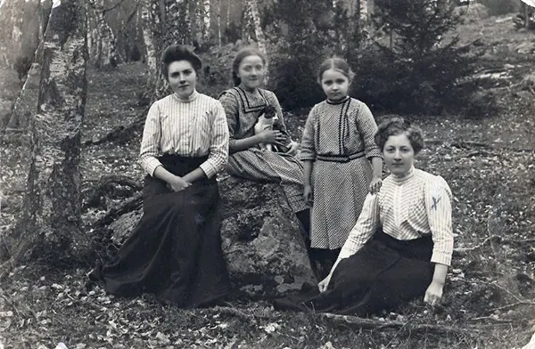 Adorable Photos of People and Their Cats from the early 20th century