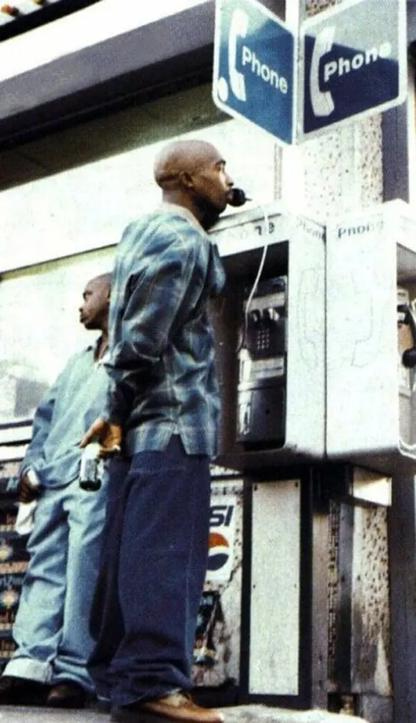 Wide-Leg Baggy Jeans of the 1990s Photos 