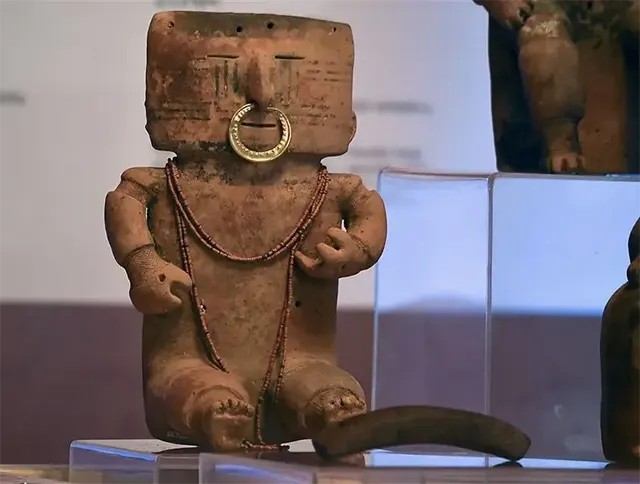  Maya Figurines with Removable Helmet