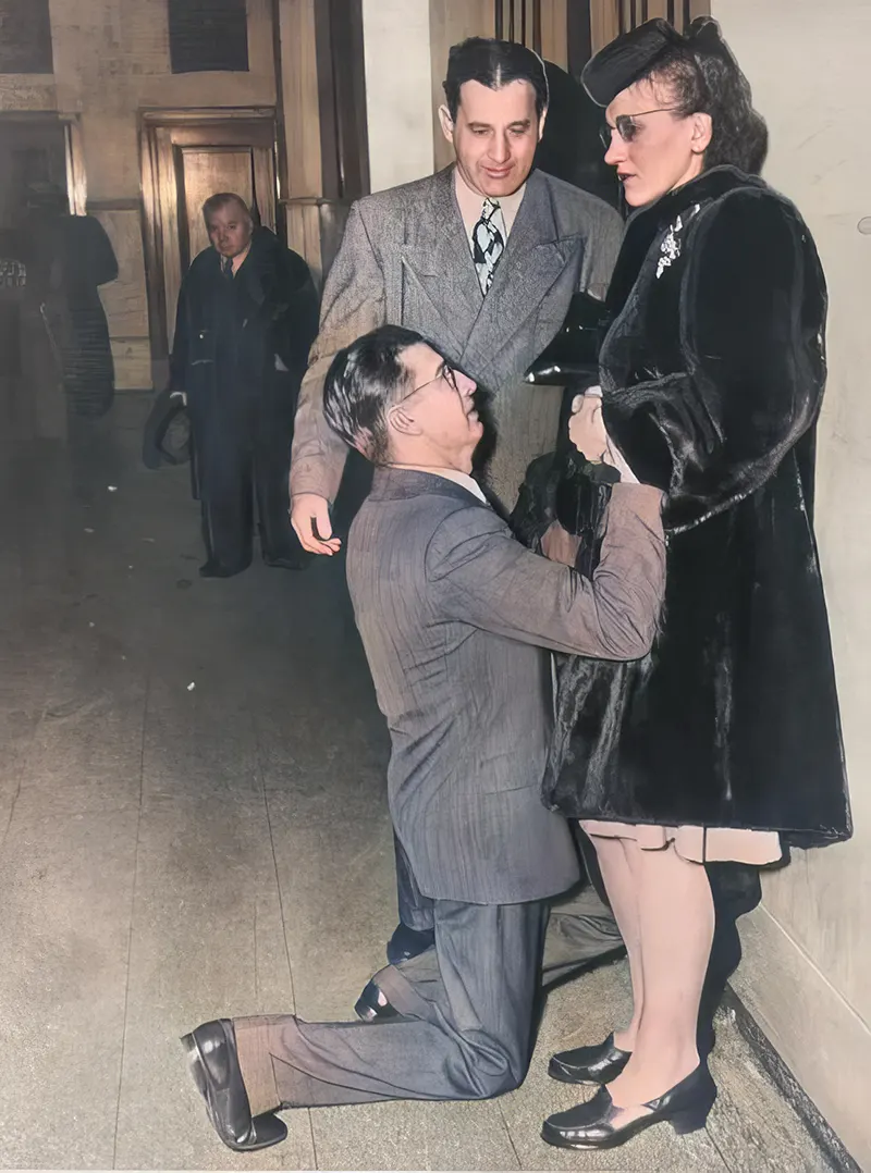 The Story Behind the Iconic 1948 Photo of a Man Begging His Wife for Forgiveness