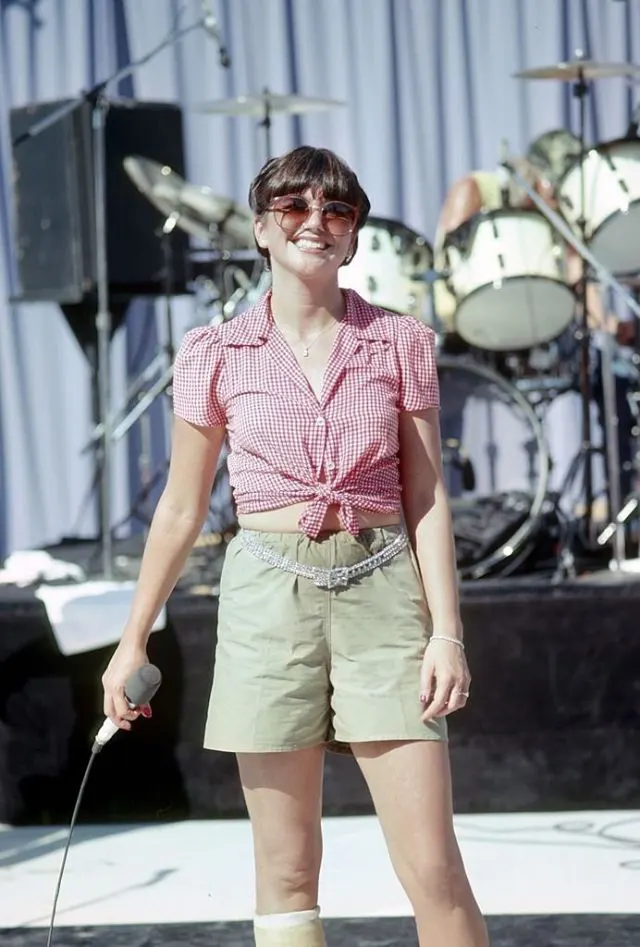 Young Linda Ronstadt Photos