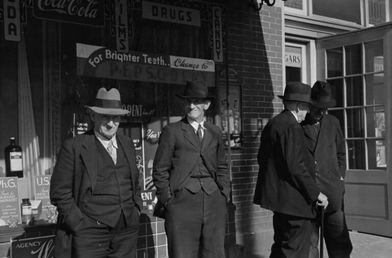 A Saturday afternoon in Hagerstown (Maryland) during the Great Depression, 1937