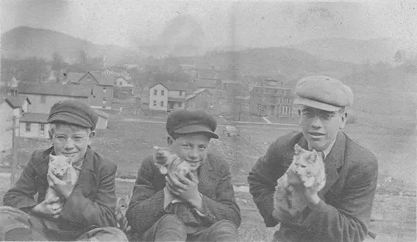 Adorable Photos of People and Their Cats from the early 20th century
