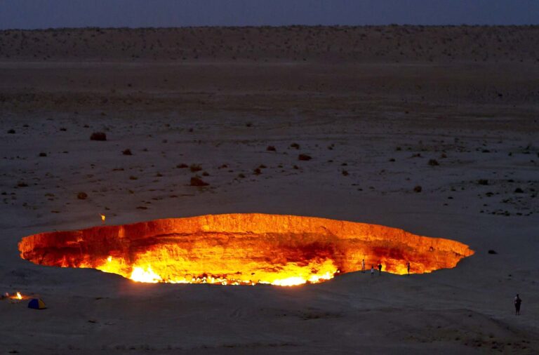 Darvaza Gas Crater: The Door to Hell That Has Been Burning for Decades