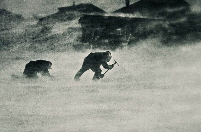 Early Expeditions to Antarctica: Rare Photos from the 1900s-1920s