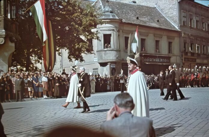 Fascinating Color Photographs Portray Everyday Life in Budapest Between 1939