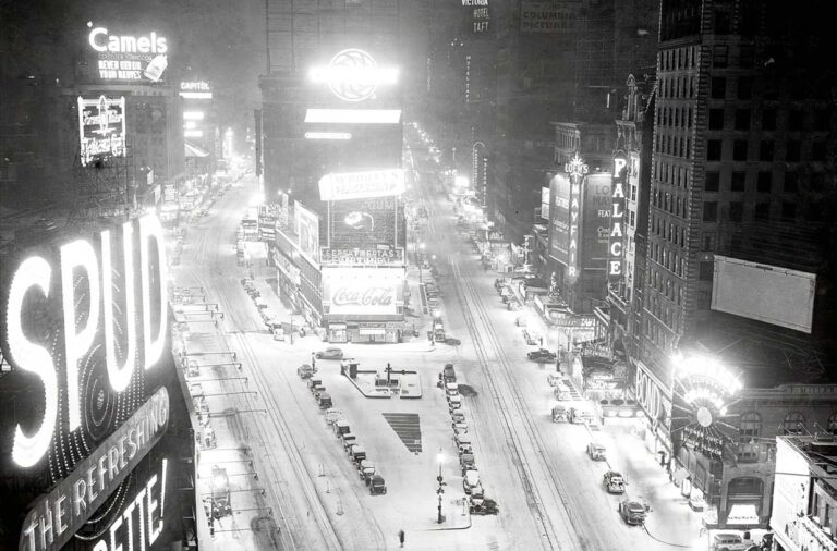 Historical  Pictures of Snowfalls and Blizzards in New York City, 1900s-1980s