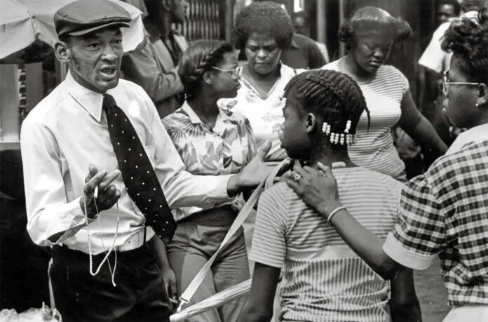 Maxwell Street Market: Vintage Photos of Chicago's Once Bustling Open-Air