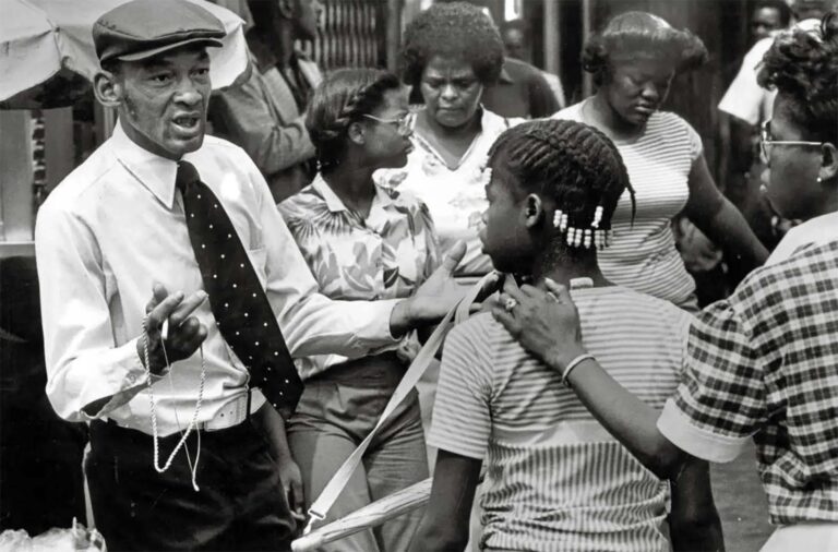 Maxwell Street Market: Vintage Photos of Chicago’s Once Bustling Open-Air Market