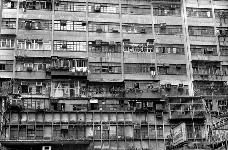 Stunning Black-and-White Photos That Capture the Spirit of 1980s Hong Kong