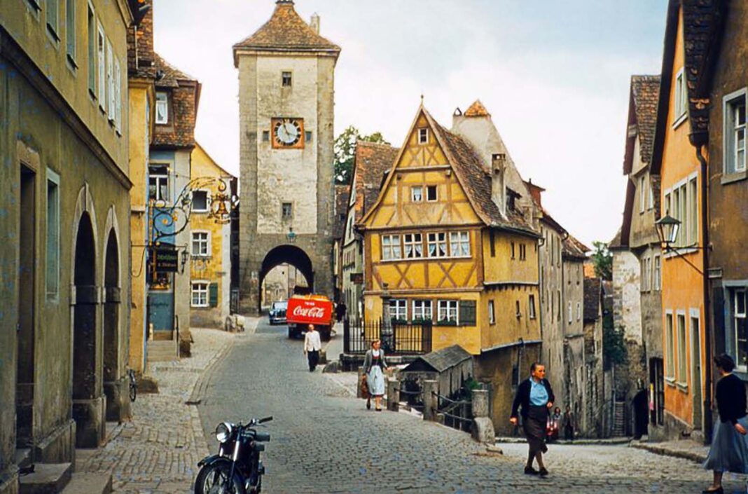 Stunning Kodachrome Slides of 1950s West Germany Captured by a