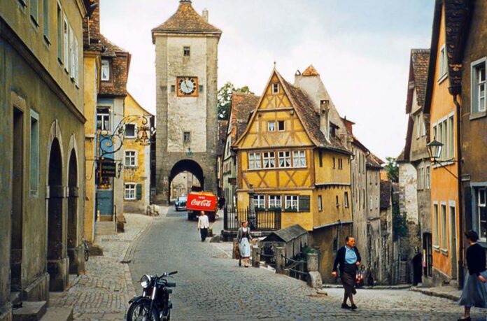 Stunning Kodachrome Slides of 1950s West Germany Captured by a