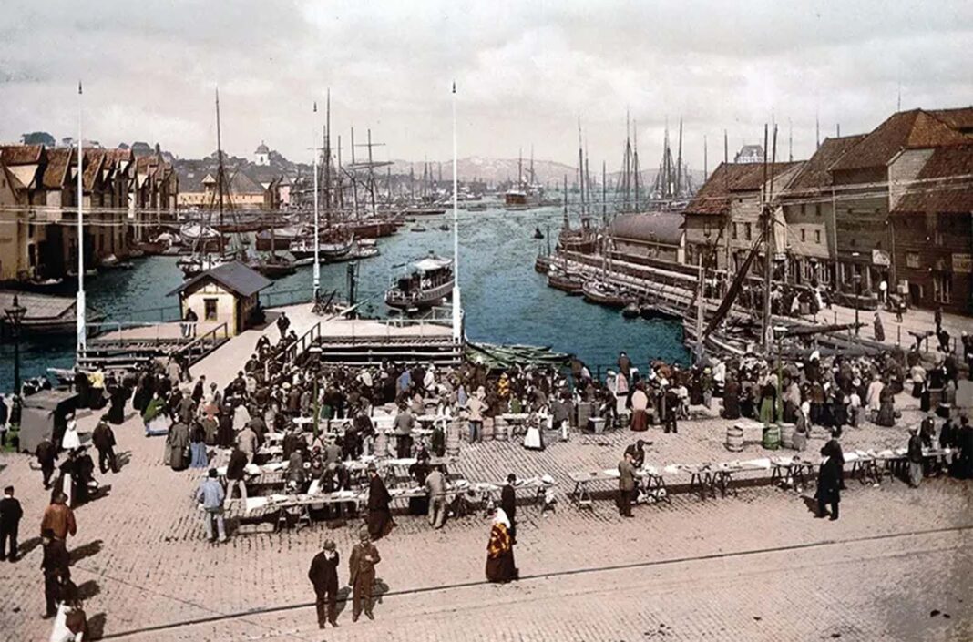 Stunning color postcards show the idyllic life at end of the 19th century Norway, 1890